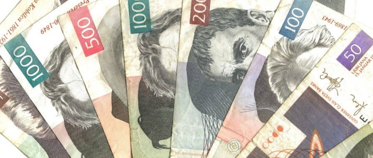Se spomnite tolarjev? 200 tolarjev bi bilo danes vrednih več, kot si mislite