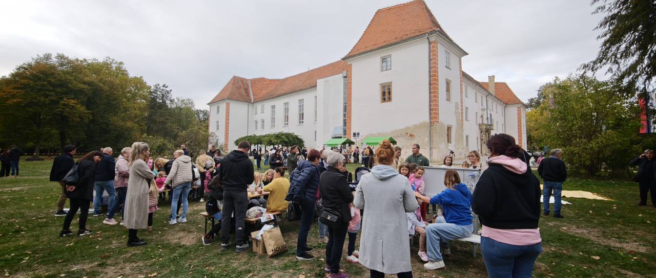 FOTO in VIDEO: Kostanjev piknik v znamenju otroškega veselja in jesenskega druženja