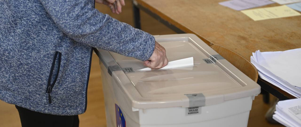 REFERENDUMI 2026: Kako so odločili volivci? Spremljajte rezultate v živo