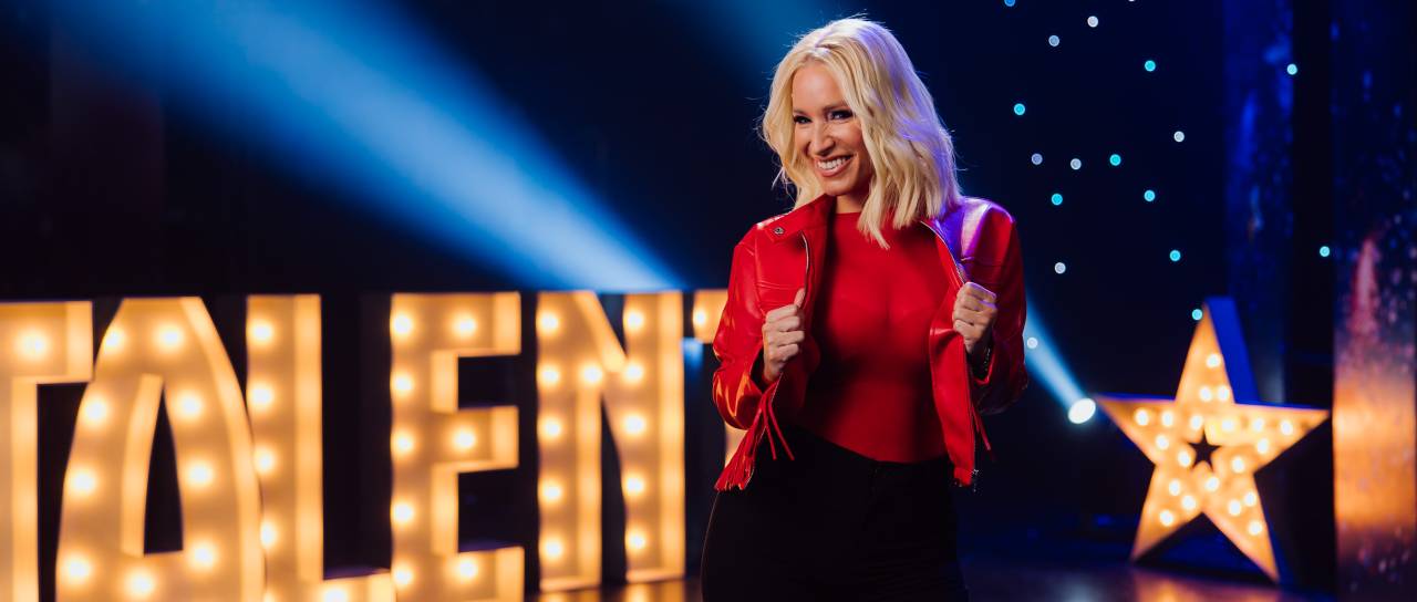 Ob Borutu Pahorju na žirantskem stolčku oddaje Slovenija ima talent tudi Alya