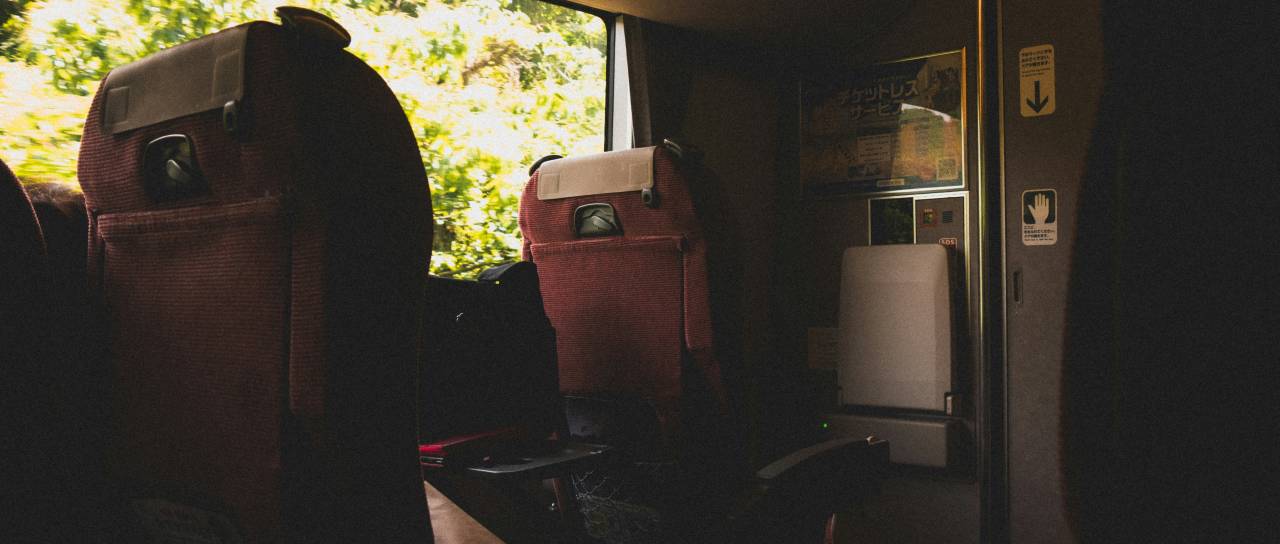 Šokantno presenečenje za najditelja, ženska na vlaku pozabila 20 tarantel