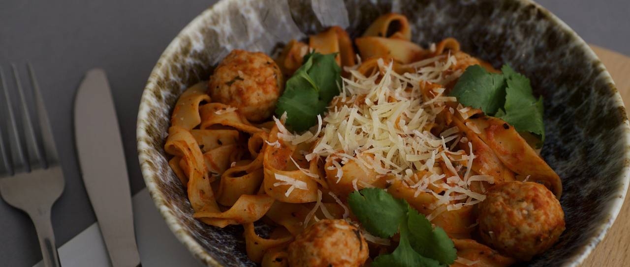 Grana Padano ali Parmigiano Reggiano? Ni vsak parmezan enak, preverite ključne razlike
