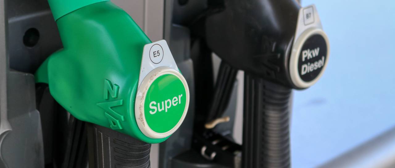 Velik preobrat na trgu goriv, v torek občutno nižje cene dizla – koliko bomo plačevali?