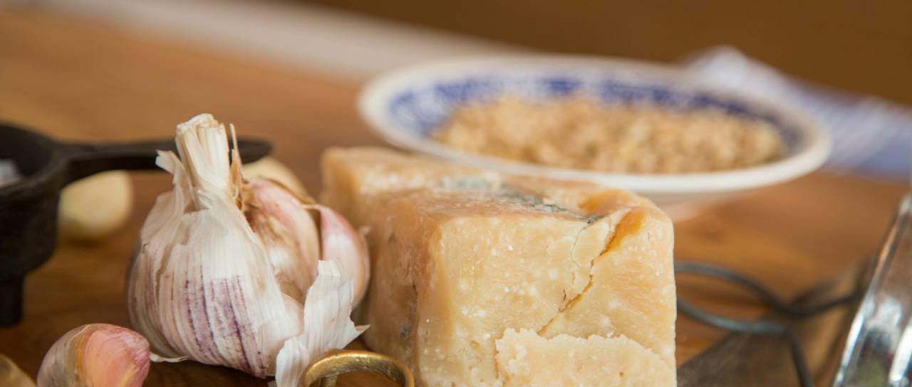 Grana Padano ali Parmigiano Reggiano? Ni vsak parmezan enak, preverite ključne razlike