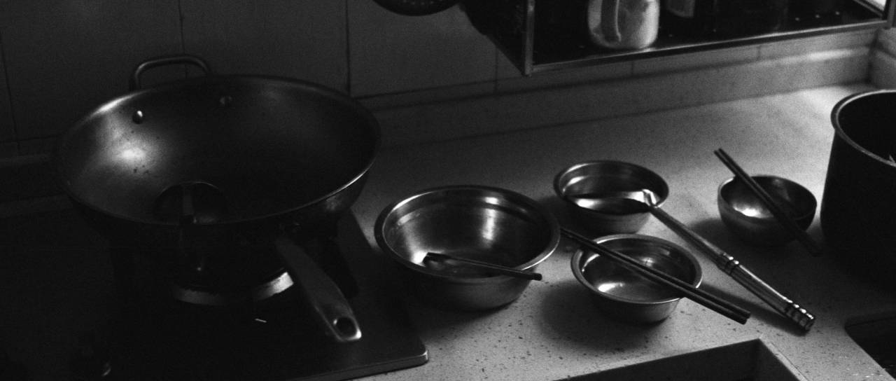 Zmaga prevaranta: za ceneno posodo dobil dragocen nakit