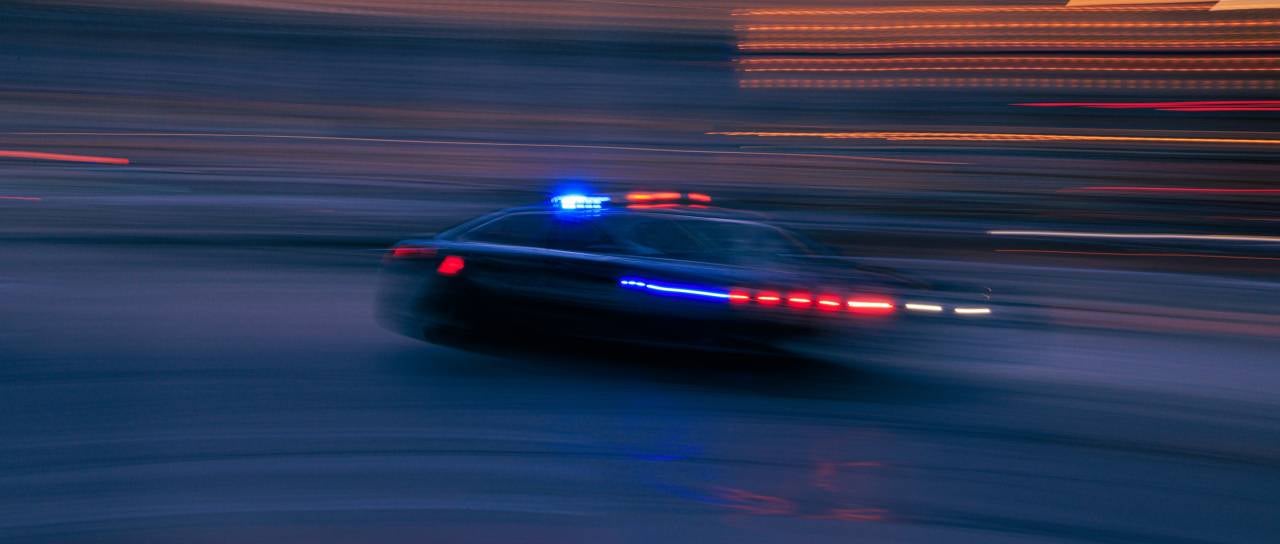 Norost na dolenjski avtocesti: voznik Porscheja krepko prek 200 kilometrov na uro