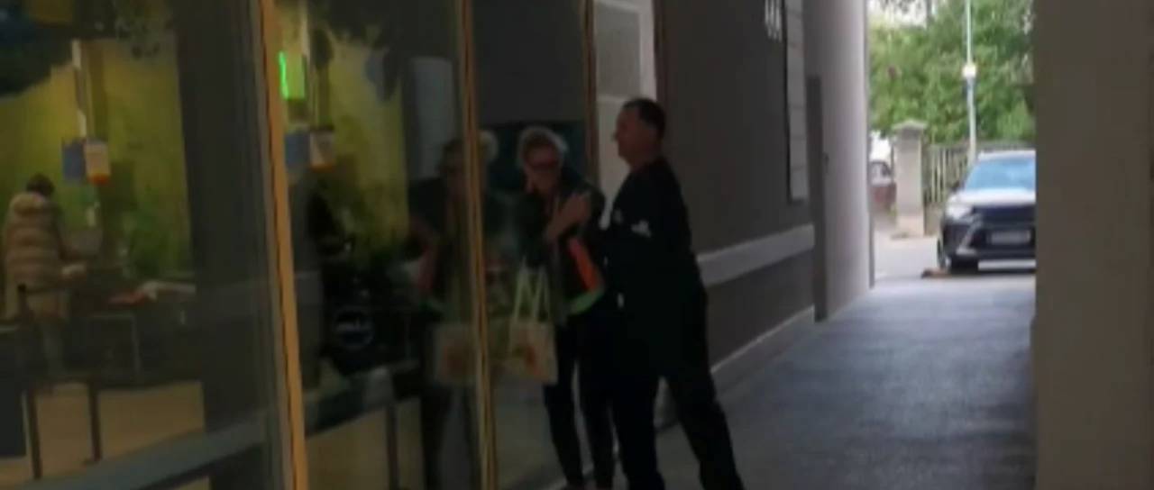 Šokanten posnetek iz Lidla v Šiški: »Davljenje« razburilo javnost, policija zdaj razkriva, kaj se je zgodilo