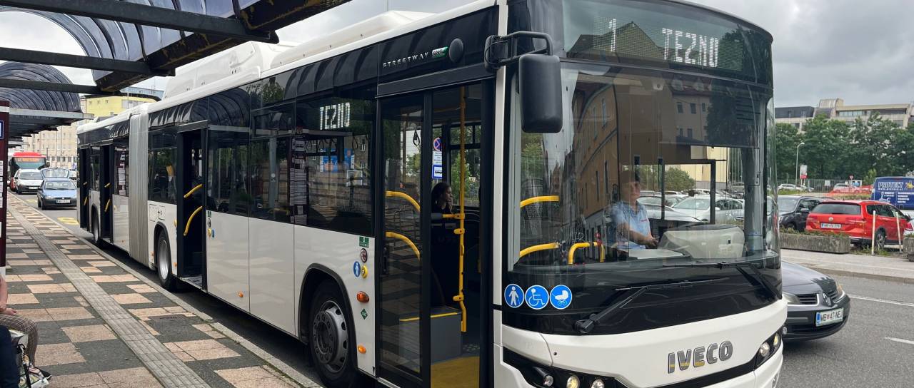 Kdaj bodo v Mariboru končno vozili »harmonika« avtobusi? Marprom pojasnjuje zamudo in razkriva, kdaj pridejo