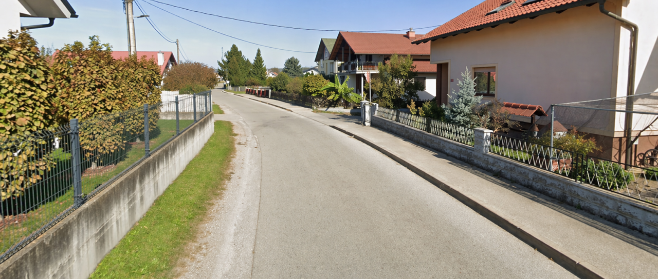 Pobuda za preureditev pločnika v Dogošah, kaj o tem meni mariborska občina?