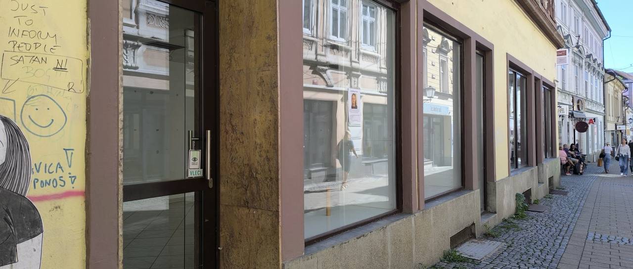 »Center mesta izgleda depresiven«: Mariborčanka opozarja na prazne lokale, občina odgovarja