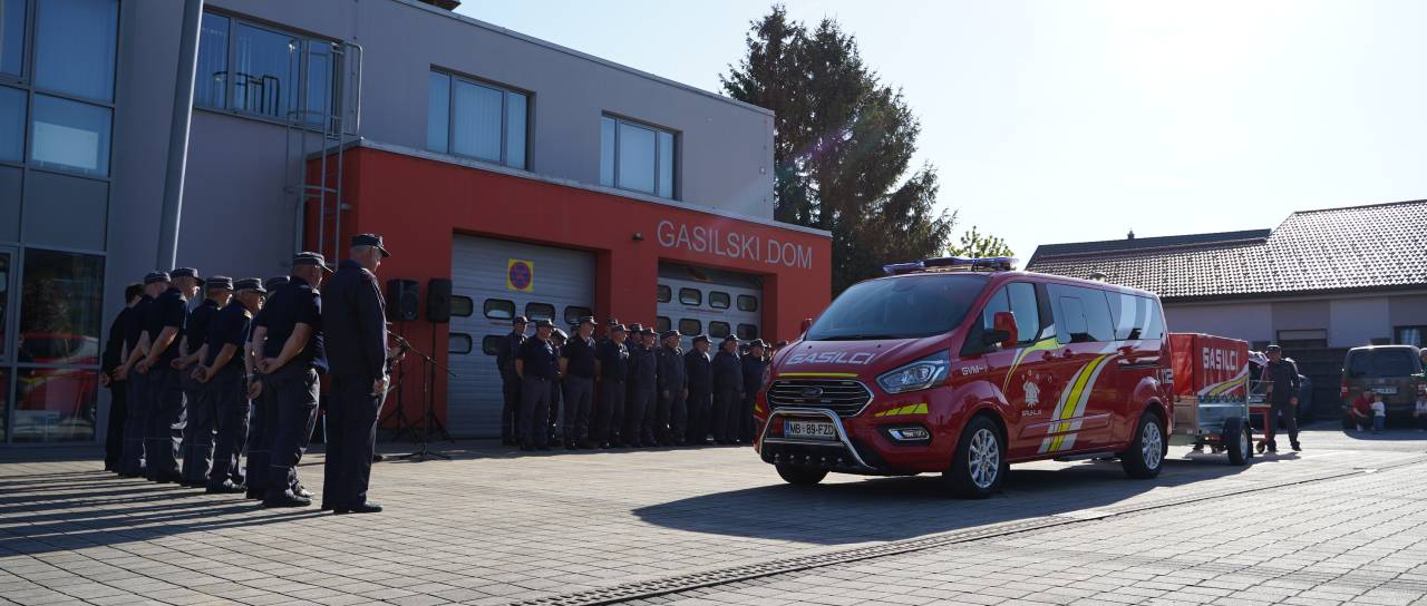 FOTO in VIDEO: Gasilci v Spuhlji dobili nov priklopnik z motorno brizgalno