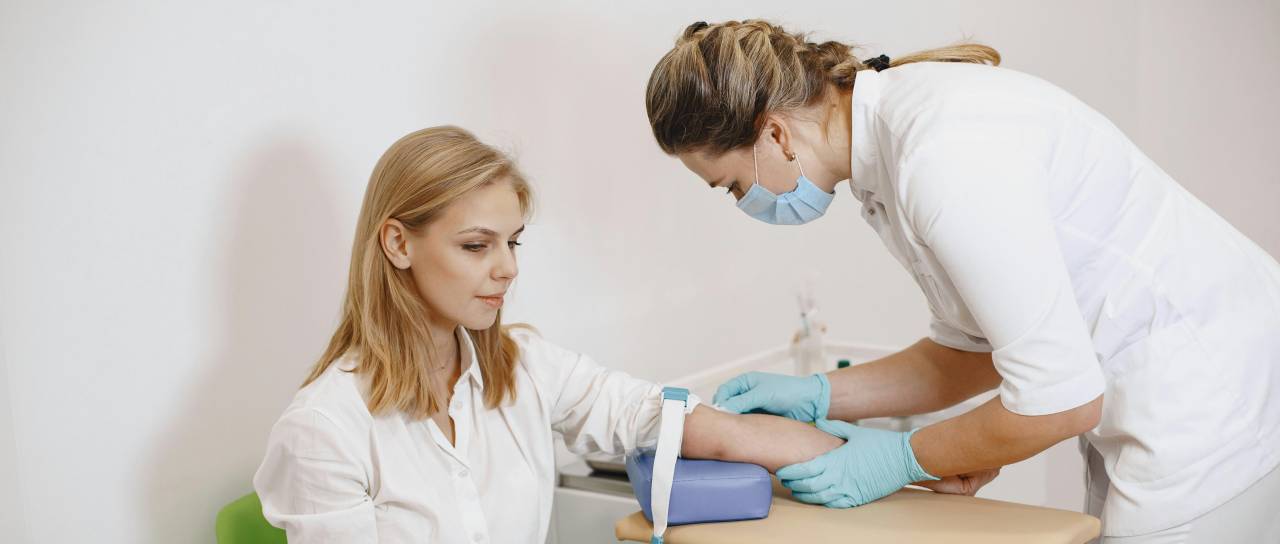 Zdravstvo podhranjeno, zato v prestolnici na voljo cel kup služb. Plače do 2 tisoč evrov neto