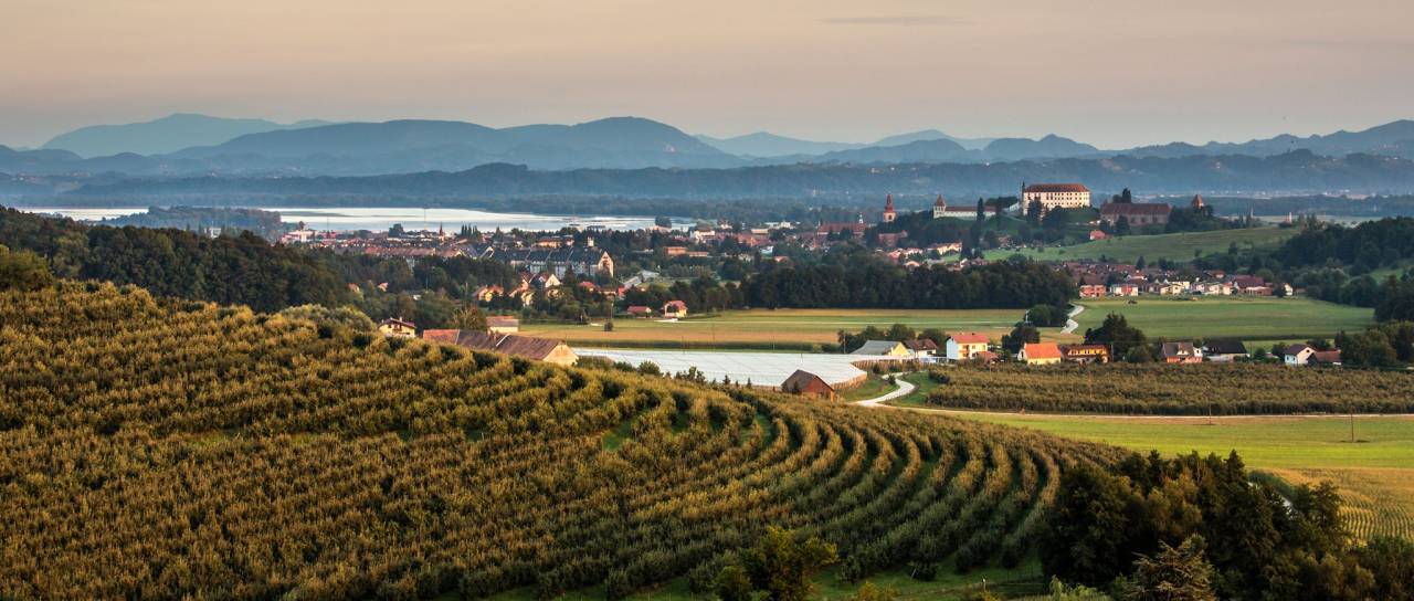 Praznik dela je priložnost za druženje in rekreacijo. To so okoliški prvomajski pohodi