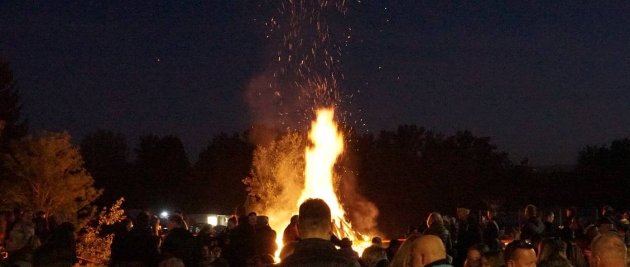 FOTO in VIDEO: Malečnik zaživel ob kresu, Špricerkres znova združil kresovanje z vinom in glasbo