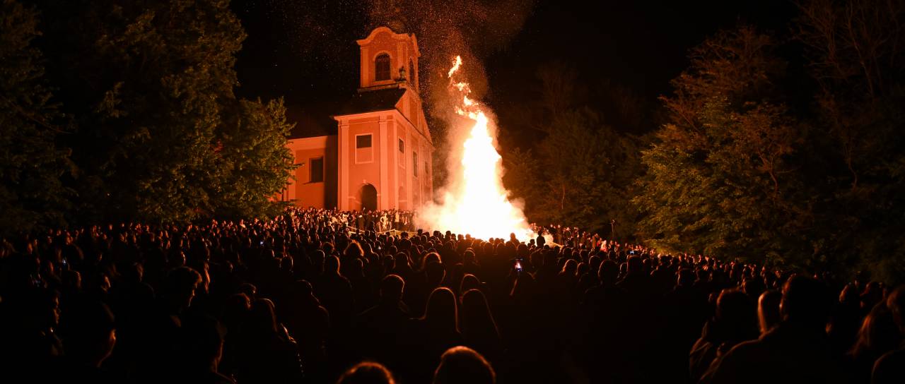 FOTO in VIDEO: Rožnik živahen ob prazniku dela, sinoči Šank Rock, danes Janković in Rock Partyzani