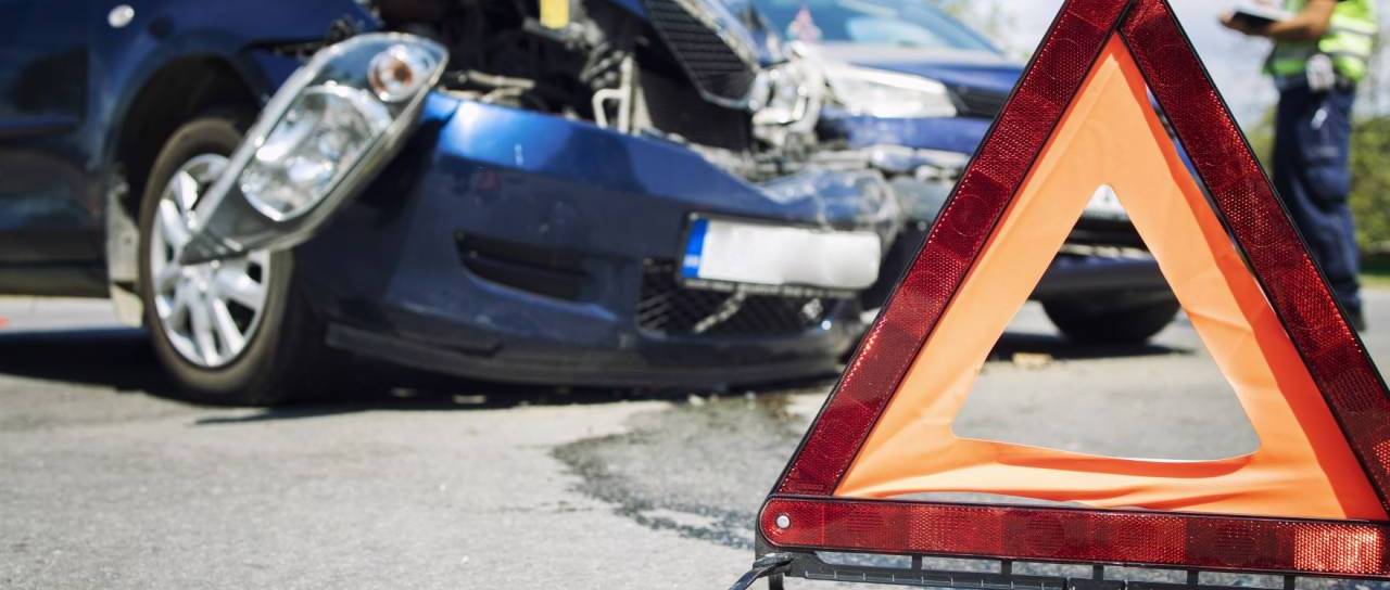 V Lendavi trčili vozili, dve poškodovani osebi prepeljali v murskosoboško bolnišnico