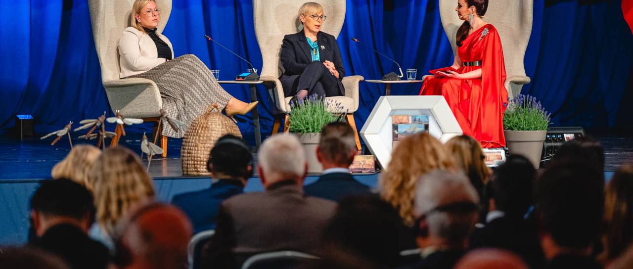 FOTO in VIDEO: Tretji forum o čebelarstvu v znamenju znanosti in zaščite čebel, prisotna tudi predsednica