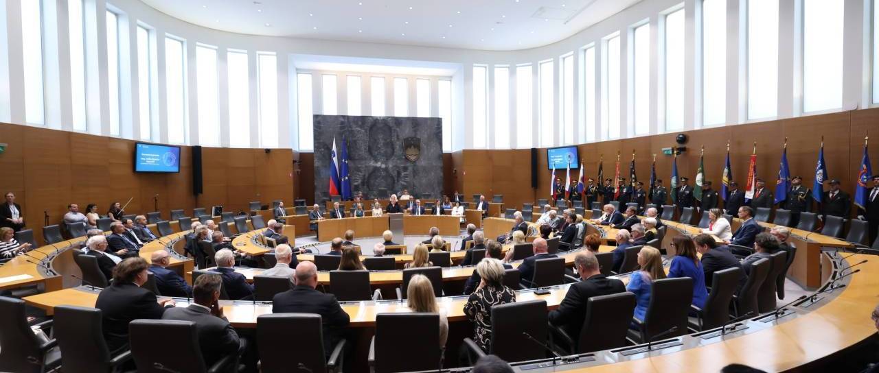 Janševa vlada dobiva končno podobo, to so prvi ministri
