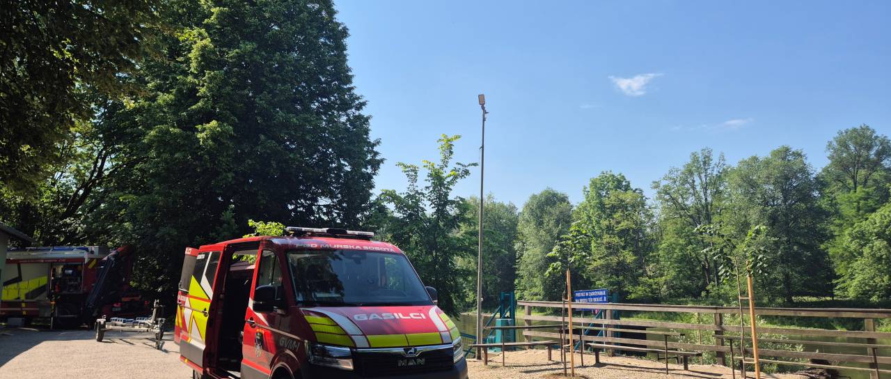 Iskanje pogrešane ob Muri s tragično zaključkom, osebo našli mrtvo
