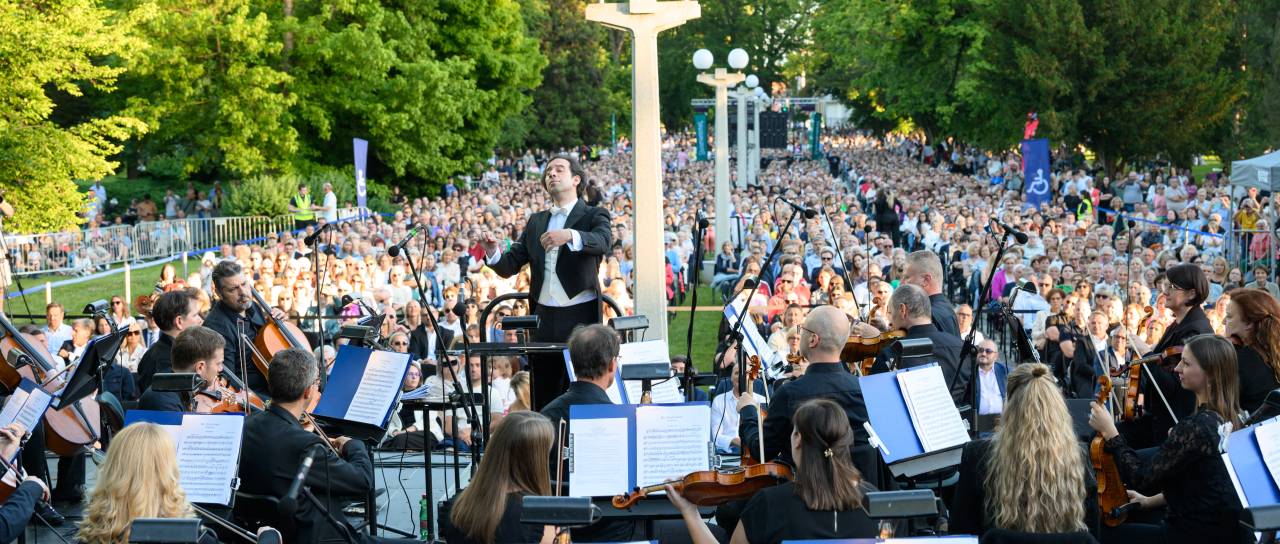 FOTO: Kljub strožjim pravilom Operna noč v Maribor privabila množico obiskovalcev