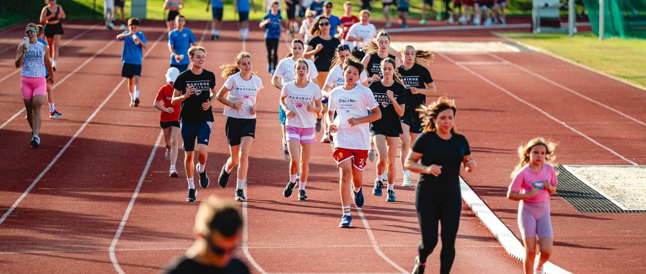 FOTO in VIDEO: Mariborčani tekli v krogih za prihodnost mladih športnikov