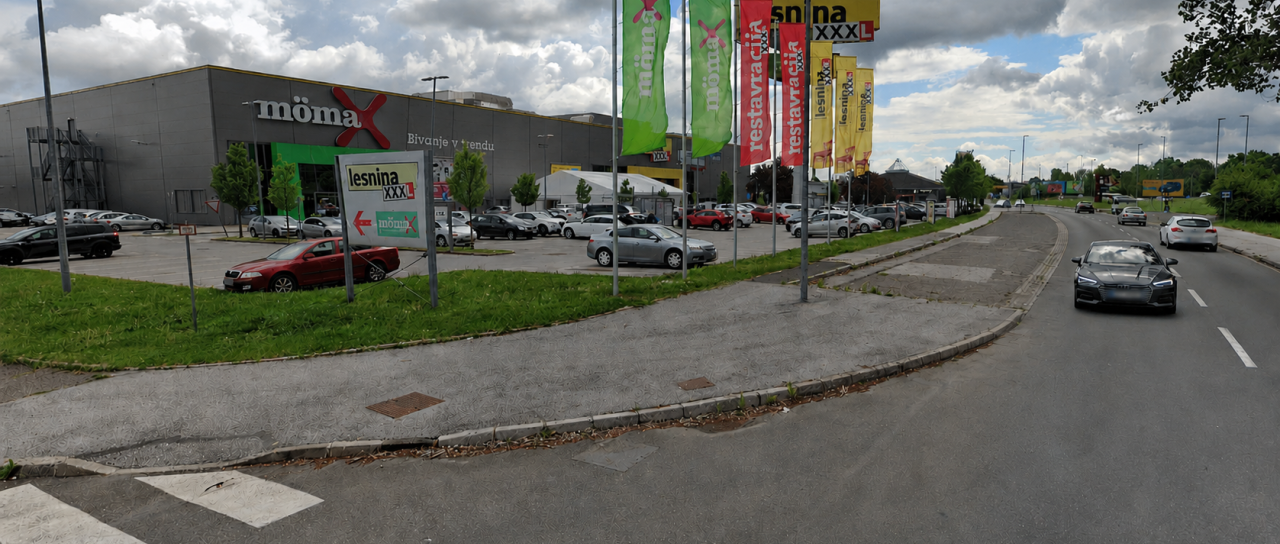 Drama na parkirišču v Mariboru: Mariborčan trdi, da so mu grozili s teleskopsko palico