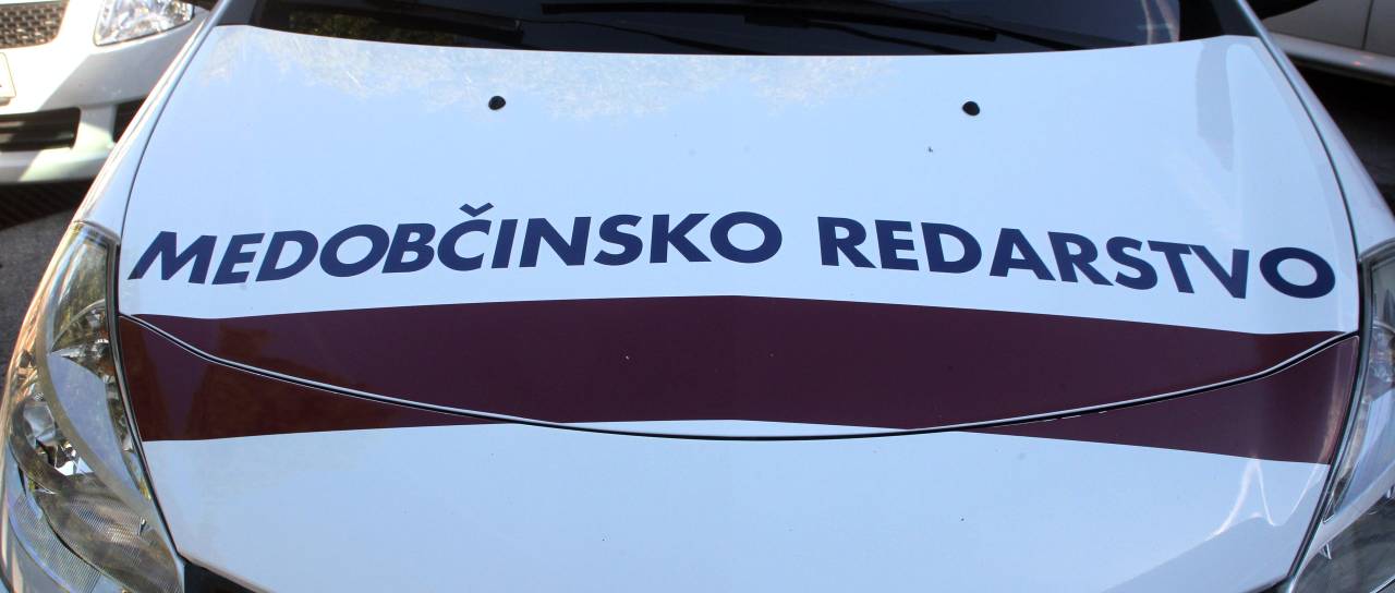 Prehitra vožnja v Podvincih razburja: Brez zemljišča ni nadzora, zdaj vsaj zvočne zavore