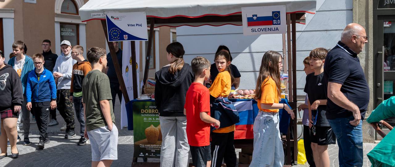 FOTO in VIDEO: Ptuj oživel ob predstavitvah držav Evropske unije, glasbi in kulinariki