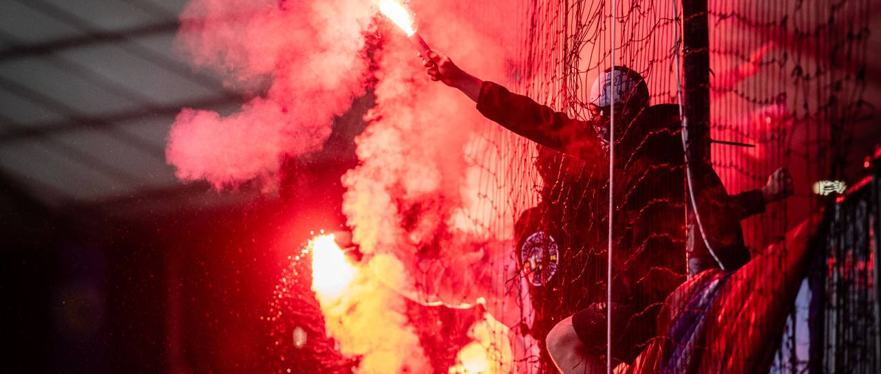 Večni derbi v kaosu: Tekmo v Ljudskem vrtu dokončno prekinile bakle