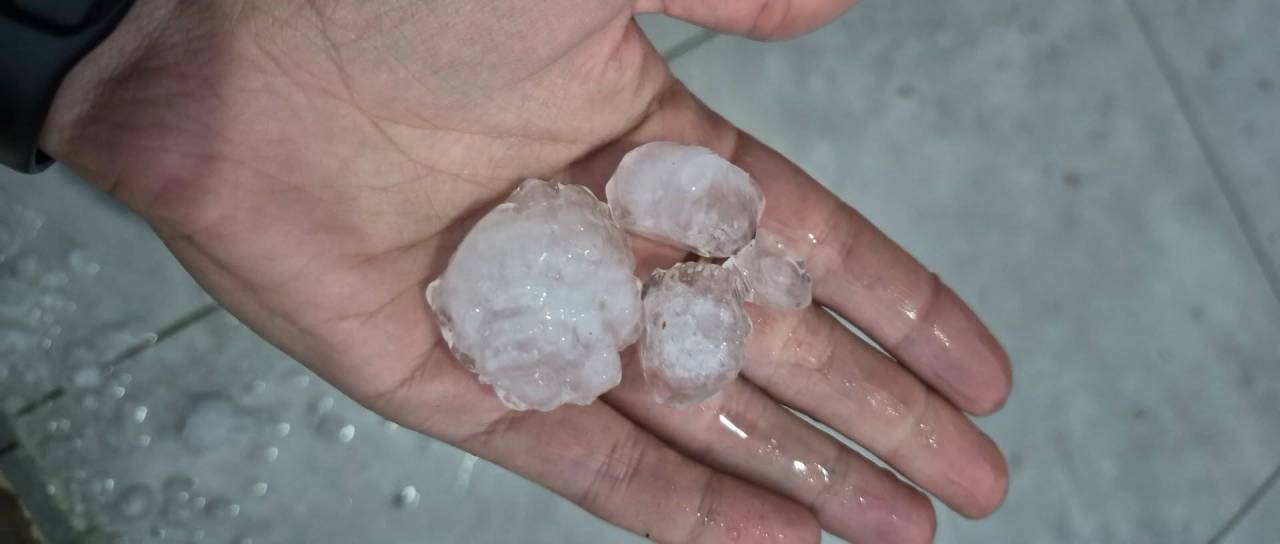 FOTO in VIDEO: Toča že pada v več delih Slovenije, najhujše šele prihaja