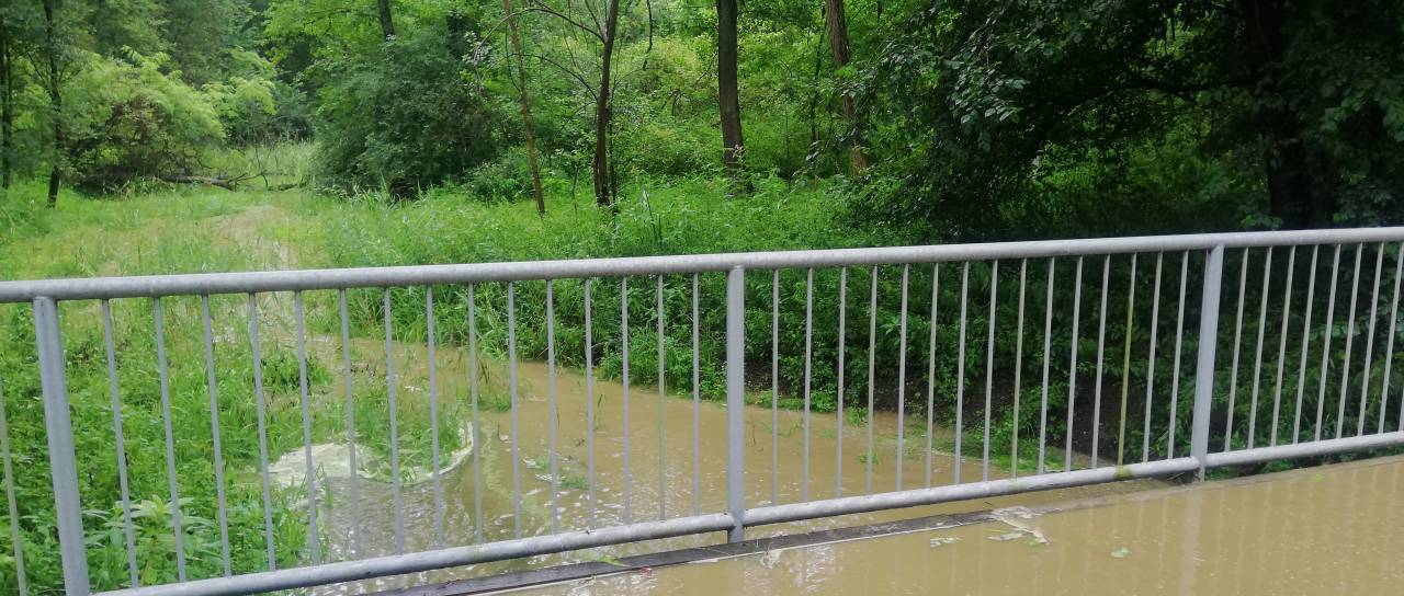 Slovenijo čaka burno vremensko dogajanje: Možni močni nalivi, veter, toča in lokalne poplave
