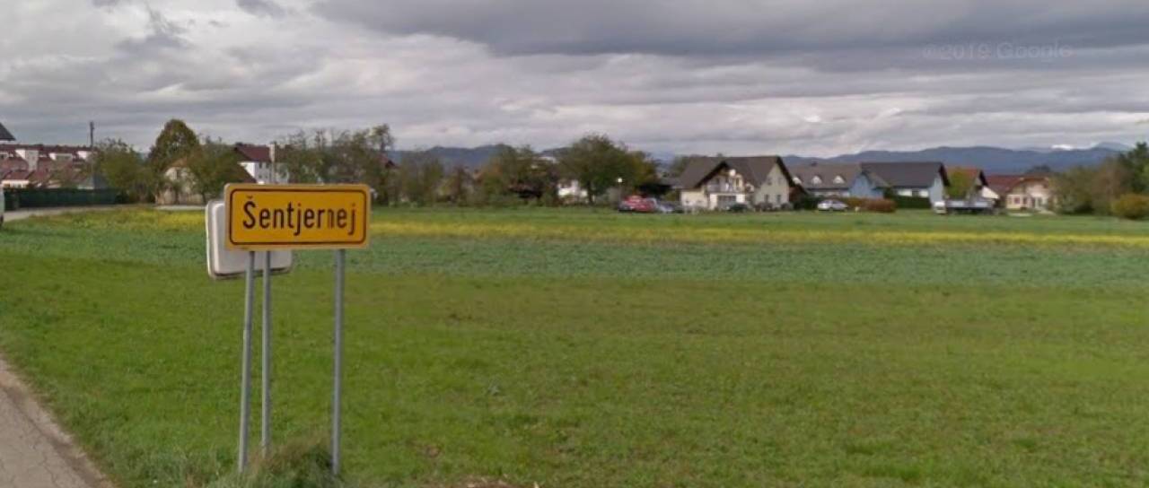 Krvav incident v Šentjerneju: Osumljenka naj bi z nožem zabodla 35-letnico