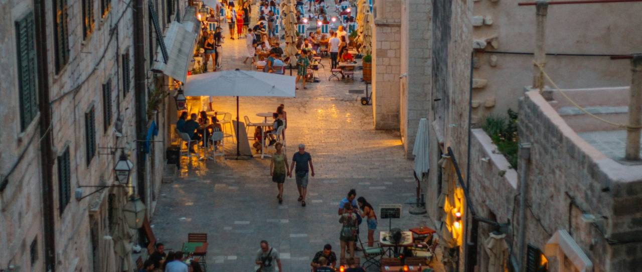 Turistov je več, a na Hrvaškem pred vrhuncem sezone prižigajo rumeni alarm
