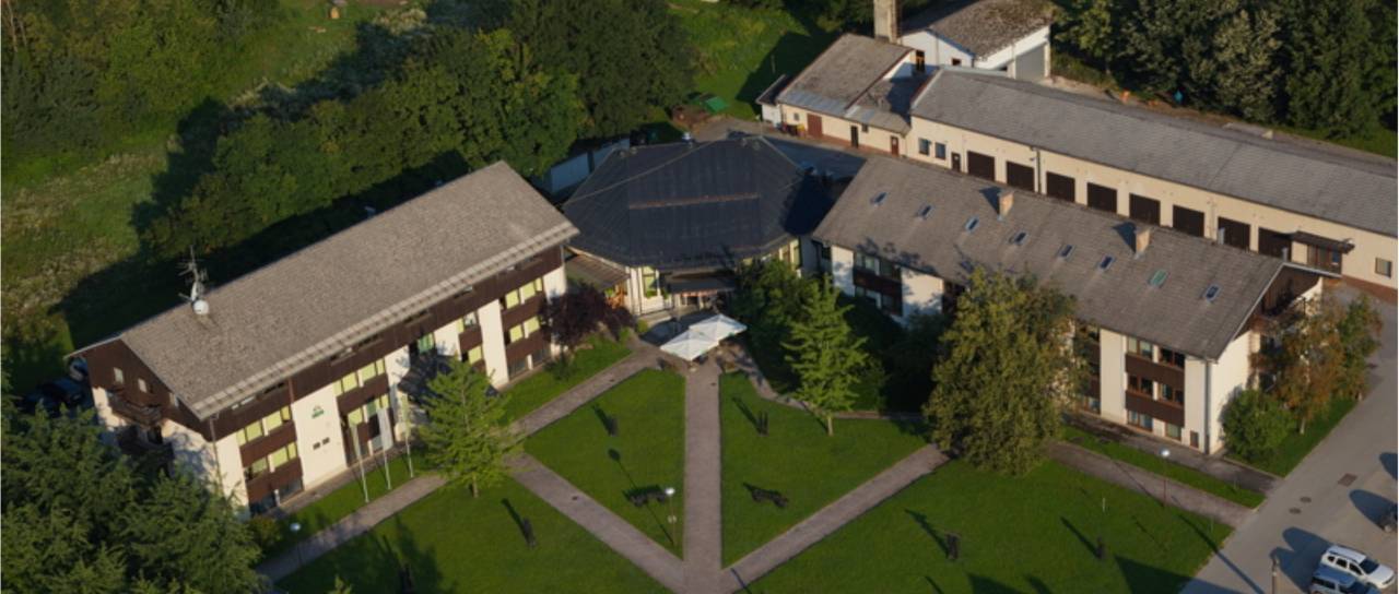 Na dražbi se je znašlo znano kočevsko posestvo, že varščina za resne znaša kar 30 tisoč evrov