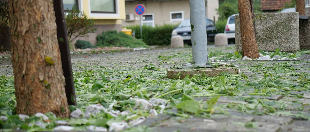 Po neurjih širijo seznam prizadetih območij, ocene škode bodo zbirali še v 26 občinah