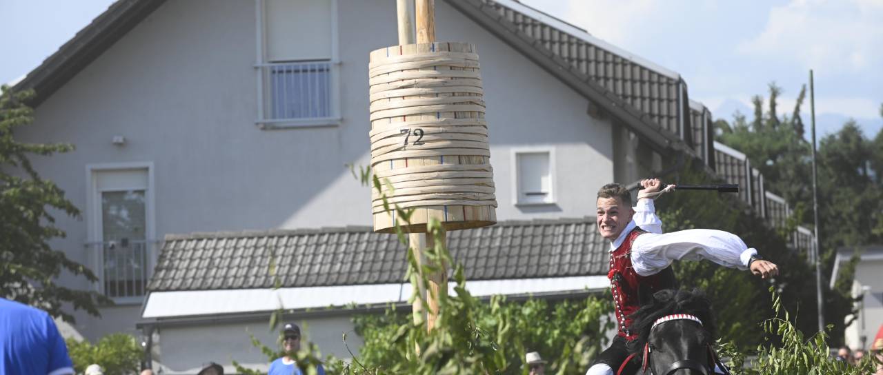 FOTO in VIDEO: Galop, spretnost in tradicija: Posavsko štehvanje znova navdušilo v Savljah