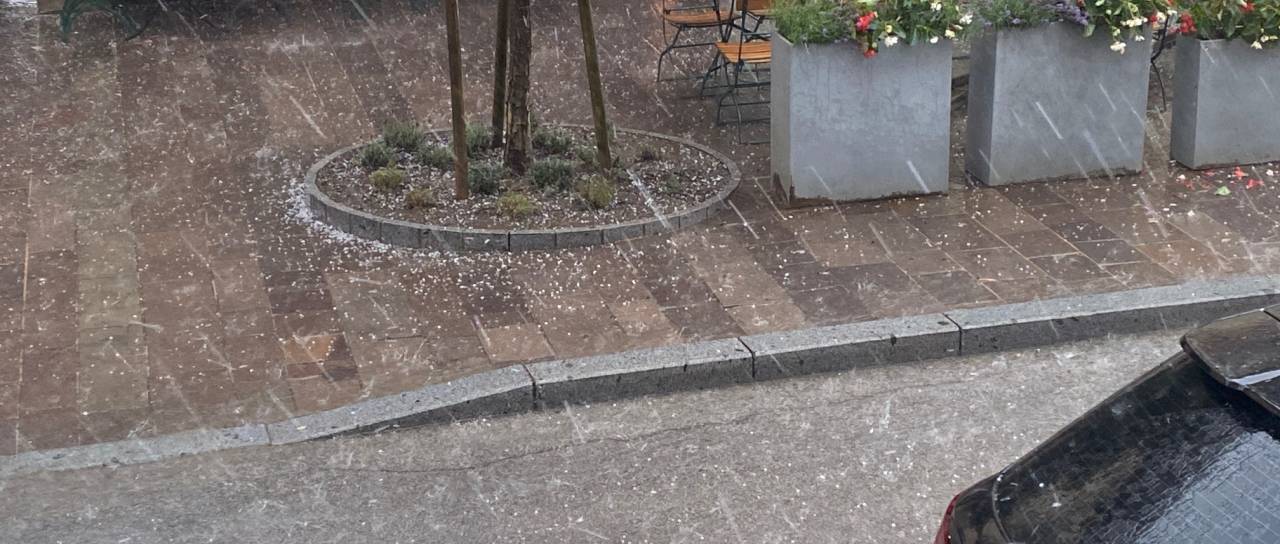FOTO in VIDEO: Napovedi so se uresničile, na Ptuju nevihta s točo