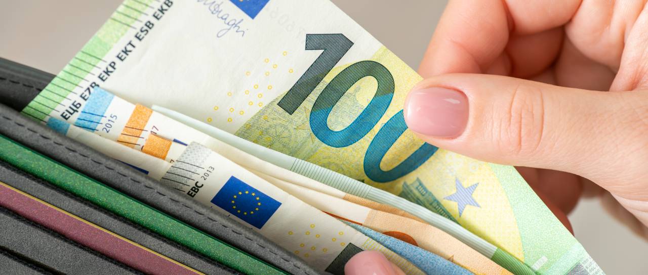 Upokojenci danes prejmejo letni dodatek, zneski letos višji