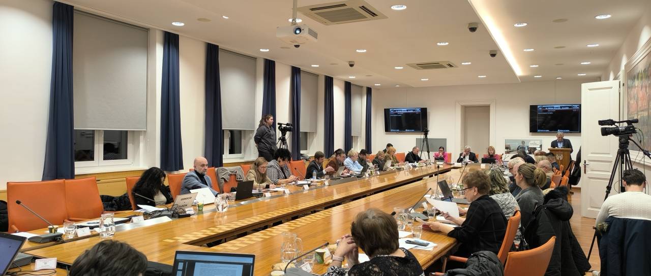 Mariborska občina za nove kamere in prenose sej namenja 140.000 evrov