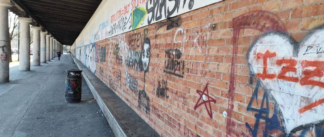 Meščan opozarja na grafite, ki kazijo podobo Ljubljane. Občina odgovarja: Storilce je treba zalotiti pri dejanju