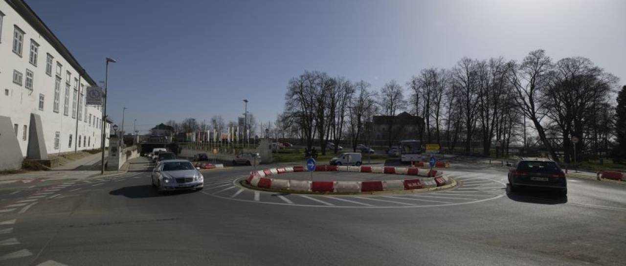Za konec »plastičnega« krožišča na Ptuju znova dve ponudbi, sta tokrat kaj nižji?