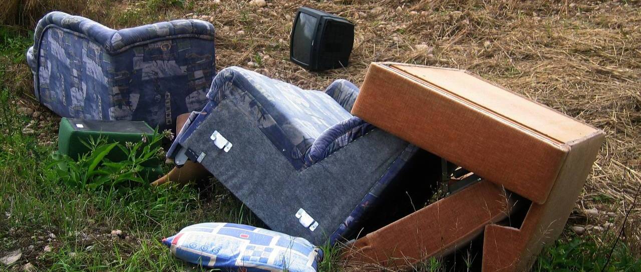 Čistite klet, garažo ali podstrešje? Snaga s poletno akcijo za vse, ki se želijo znebiti kosovnih odpadkov