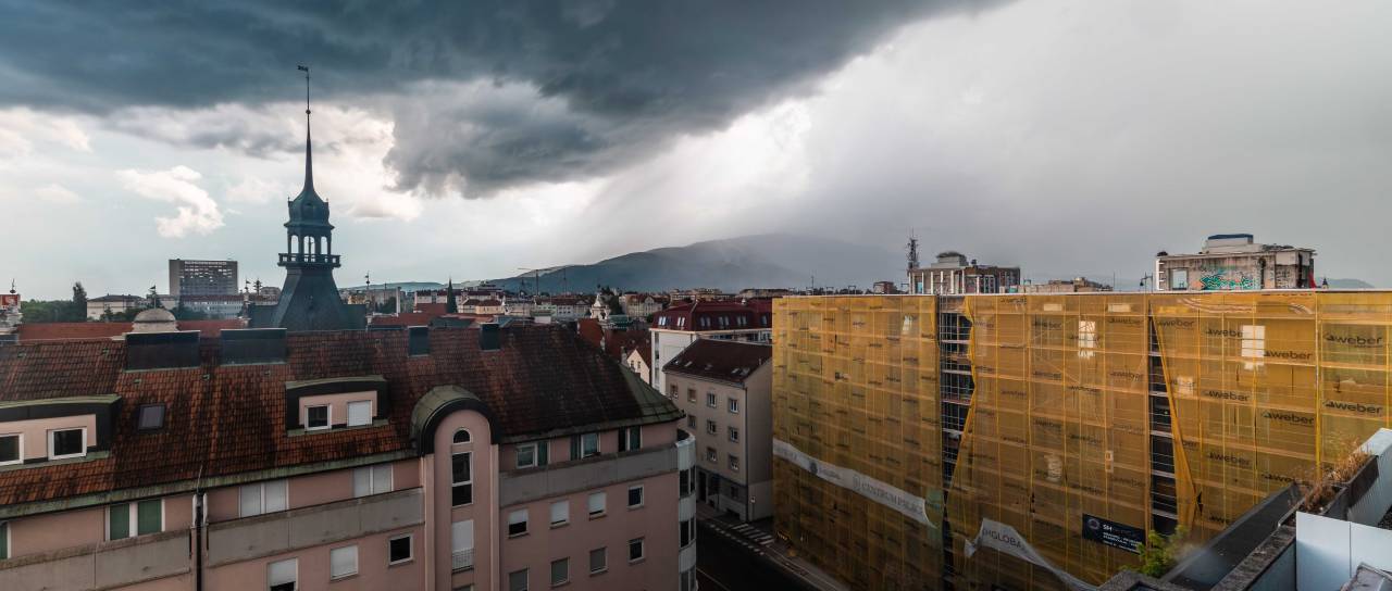 Velika verjetnost toče v Podravju, ponekod po Sloveniji že padala toča