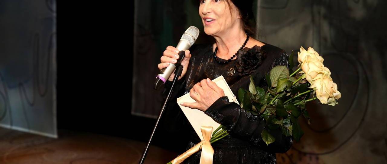 Mariborska pesnica Erika Vouk posthumno prejme zlatnik poezije