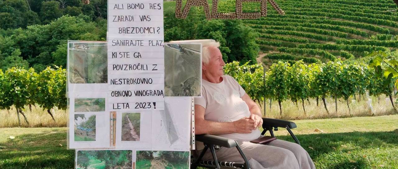 Že tri leta živi v strahu pred plazom, zdaj protestira pred Zidanico Malek
