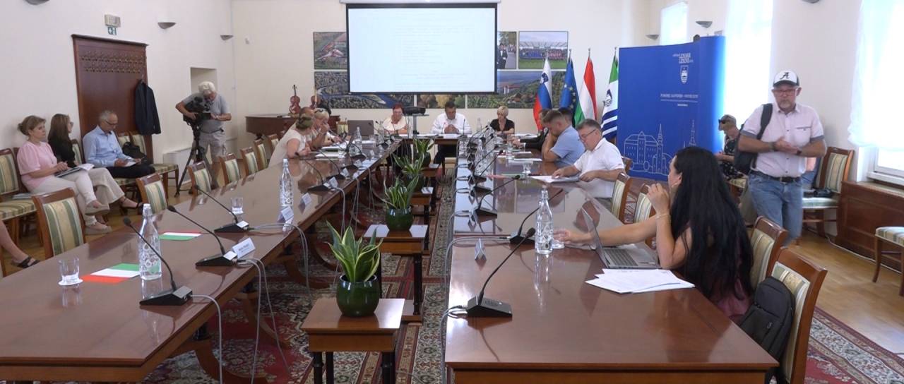 Svetniki zapustili sejo, občinski svet ostal brez sklepčnosti