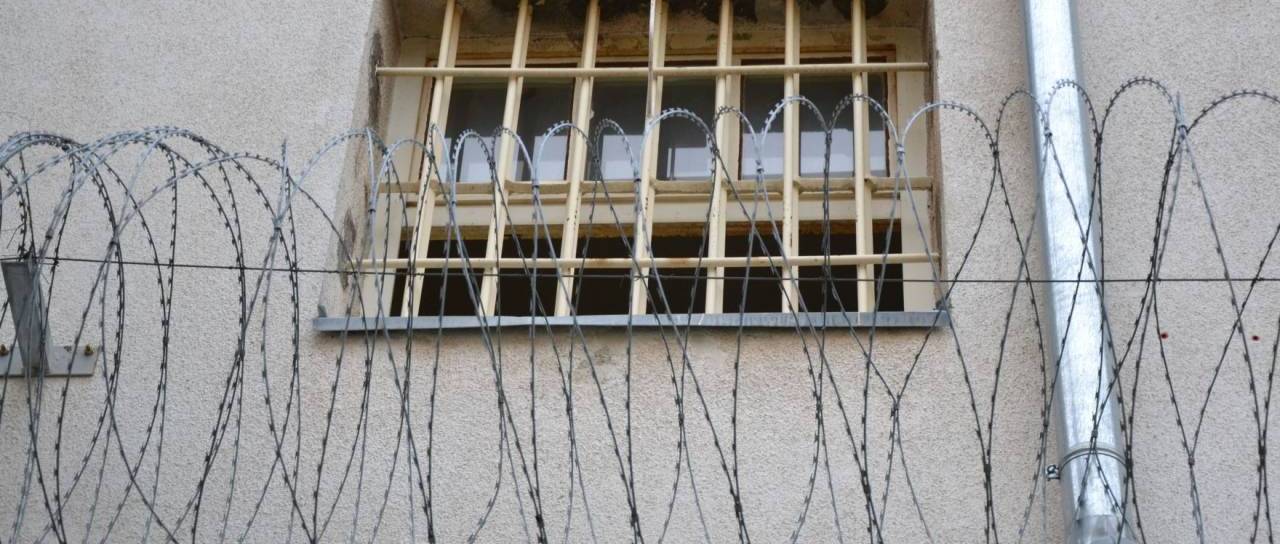 Osumljenega umora partnerke v Vuhredu poslali v pripor, grozi mu najmanj 15 let zapora