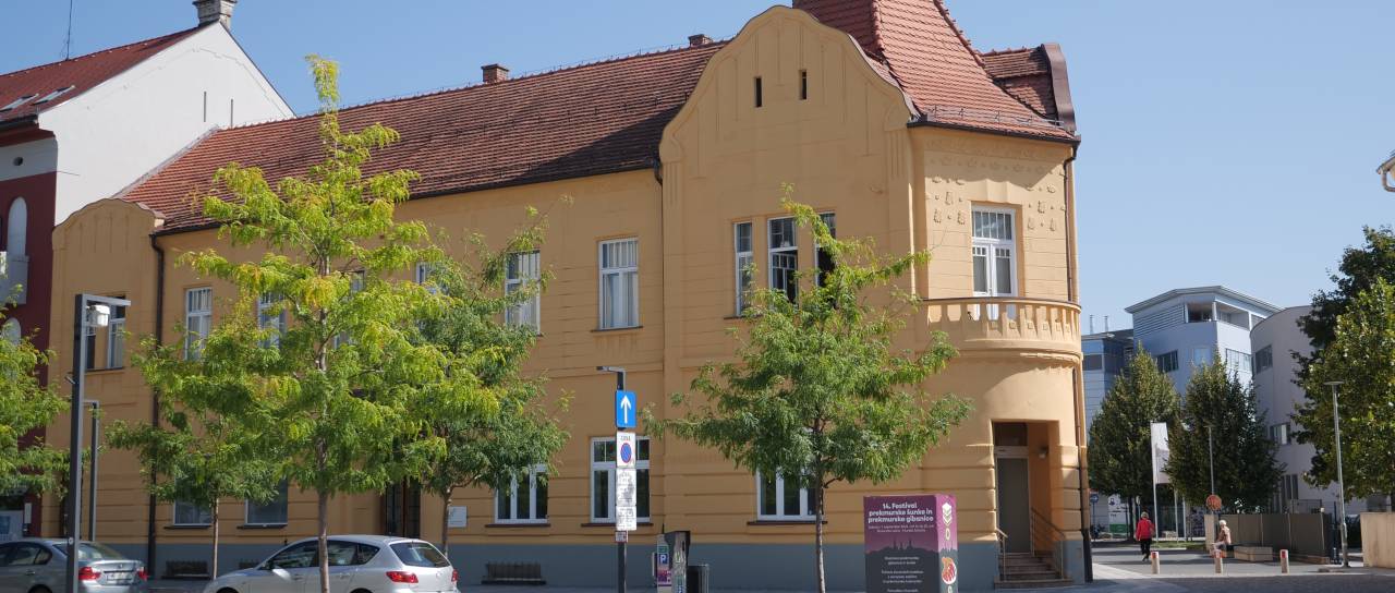 Inšpektorat o prijavi zoper CSD Pomurje molči, pojasnil pa, kdaj smejo socialni delavci v stanovanje