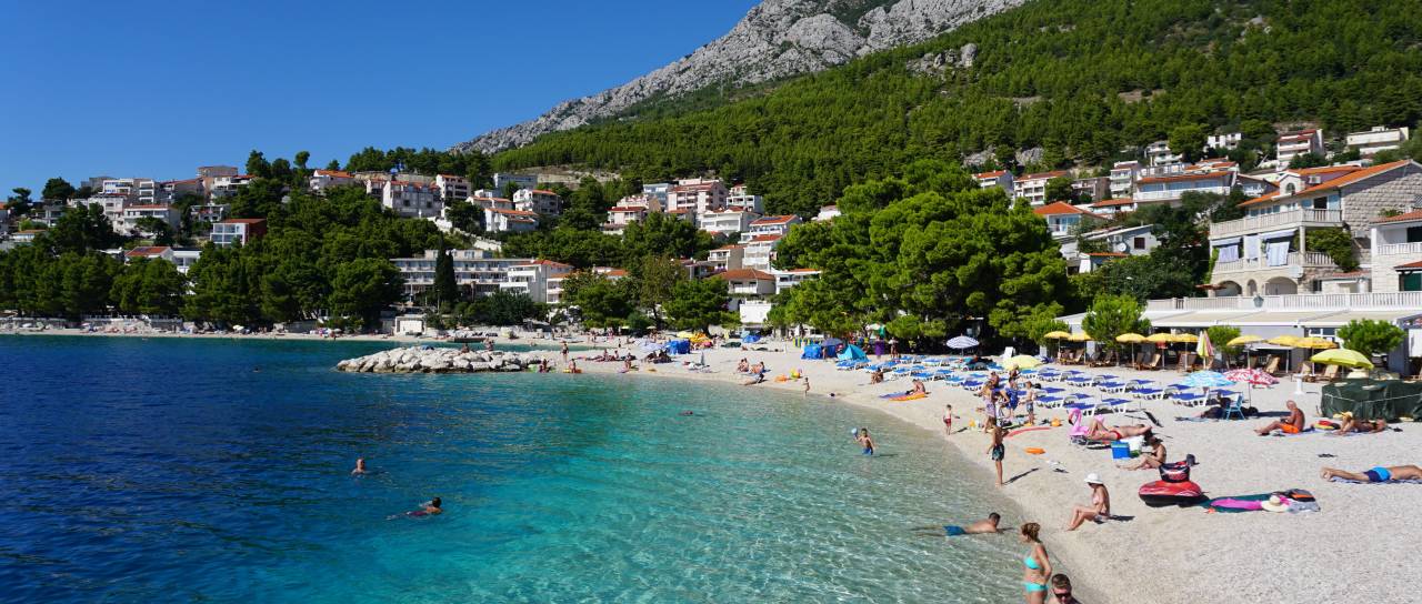 VIDEO: Dopust iz nočne more? Prizori z ene najbolj obiskanih plaž razburili turiste: »Tja ne bi šel niti zastonj«