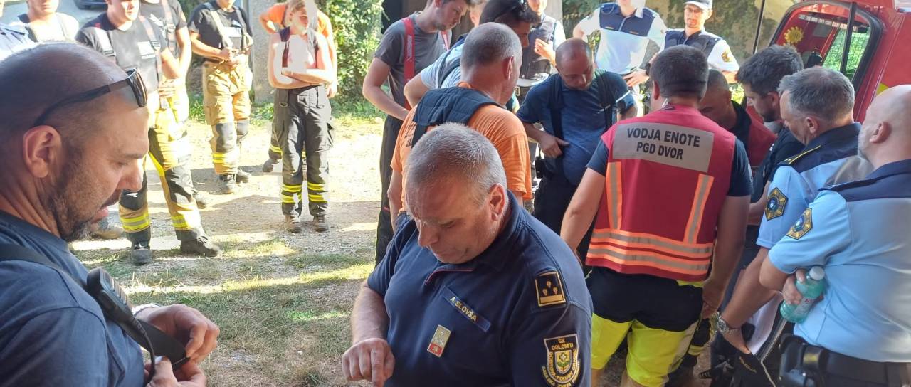 Več kot sto ljudi iskalo otroka s posebnimi potrebami, za srečen konec je bila ključna domiselna poteza gasilcev 